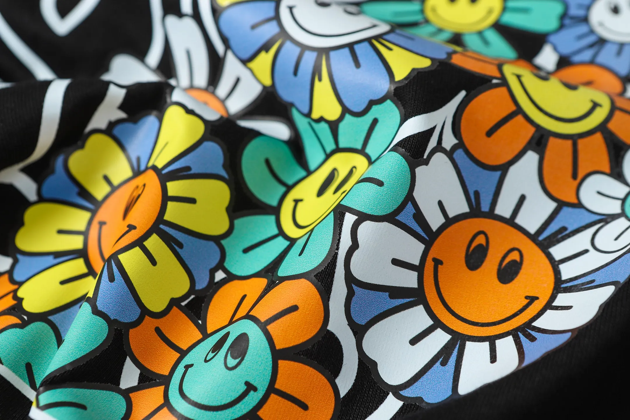 P150 cross-border model, please do not place an order if you are pursuing quality -Chrome Hearts/Chrome Hearts Sanskrit horseshoe sunflower print popular short-sleeved T-shirt -High weight, high density and high quality, soft, delicate and skin-friendly wool, soft and silky to the touch, excellent warmth and skin-friendly properties -Customized weaving and dyeing, no color difference, no matter the fabric or workmanship details, beat the ordinary version on the market -Colour: black white -Size: S M L XL